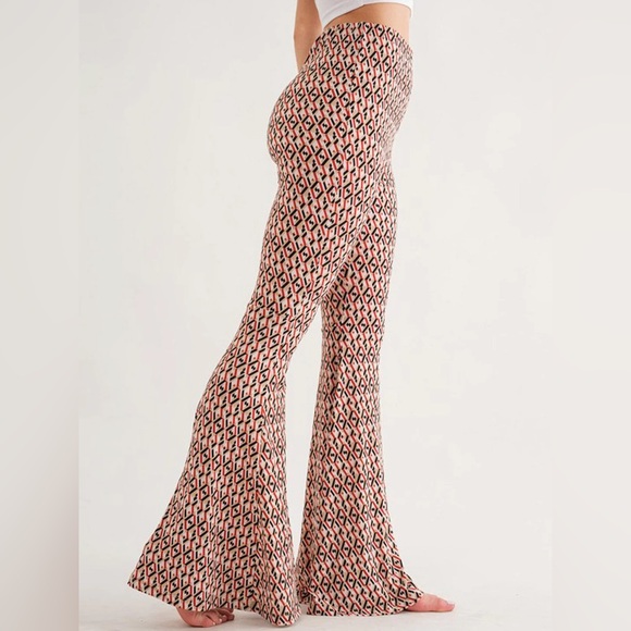 Pants - ⭐️FINAL PRICE Multi Print Bell Pants